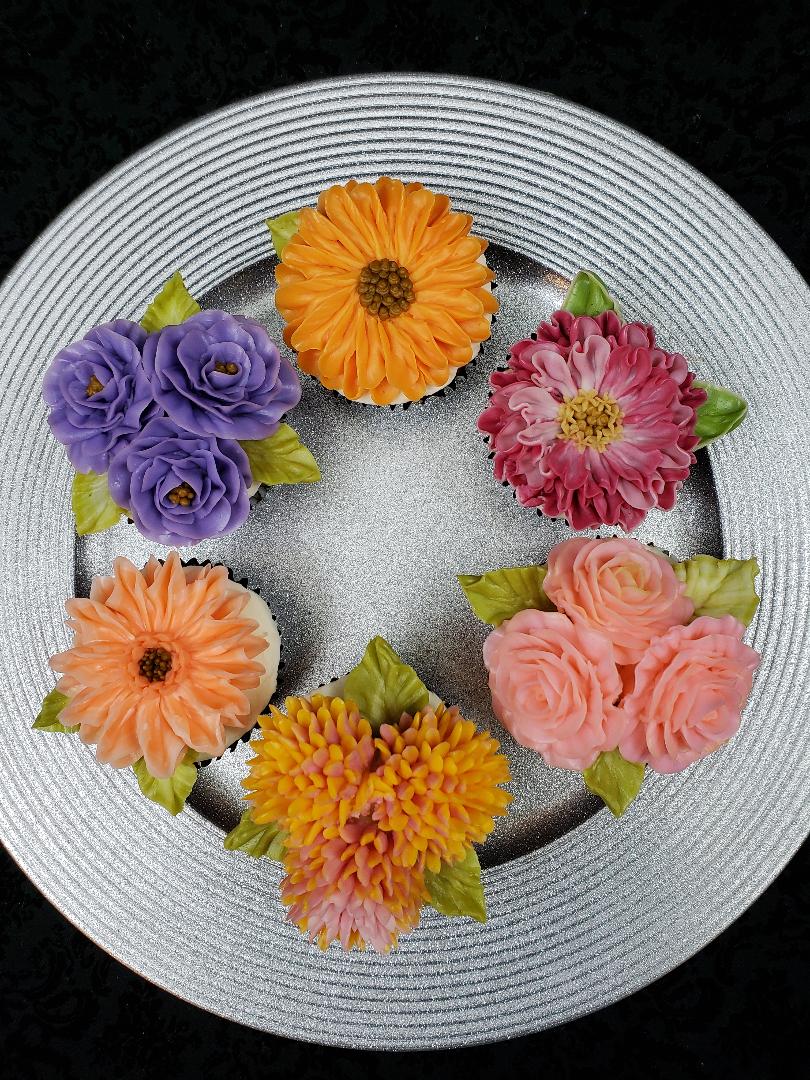 Cupcakes With Korean Buttercream Flower Class (In-Person Class)